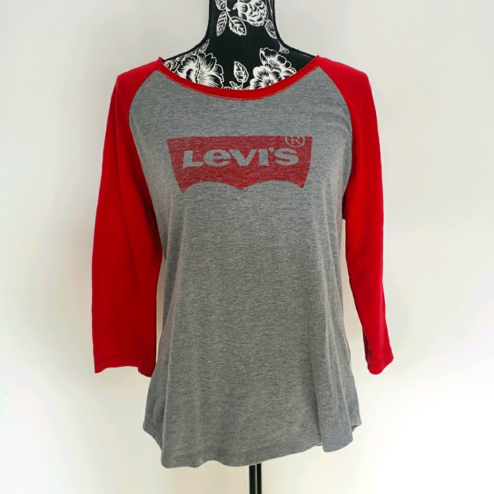 Classic Levi's tee
